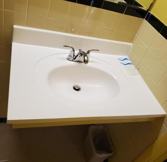 スタンダードルーム, Dollar Inn