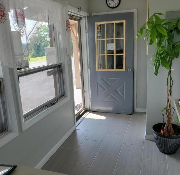 スタンダードルーム, Dollar Inn