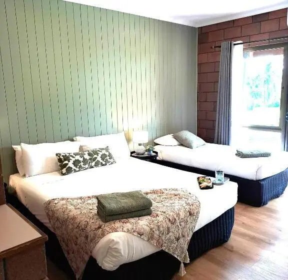 デラックストリプルルーム, Malanda Lodge