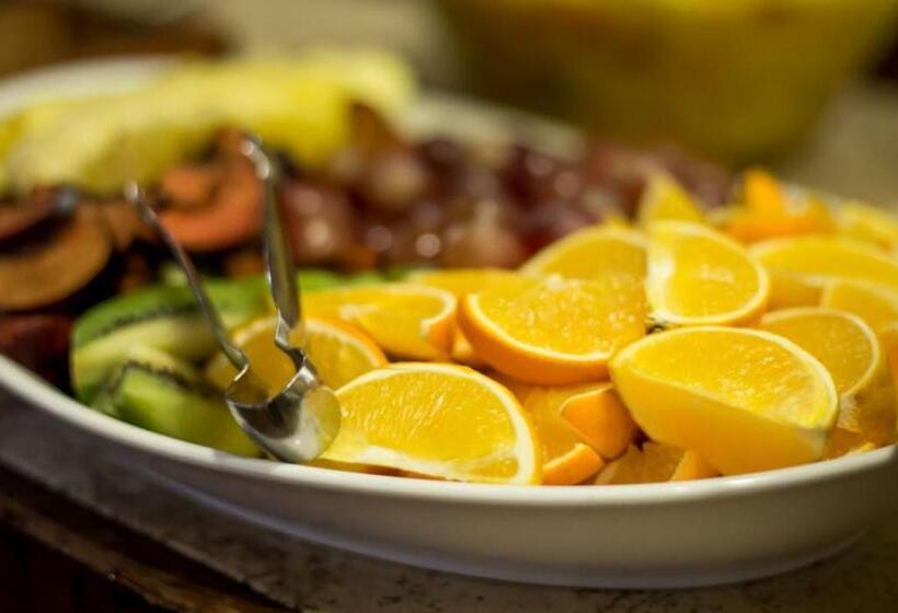 חדר לארבעה סטנדרטי עם מרפסת, Ayelen   Hotel De Montaña