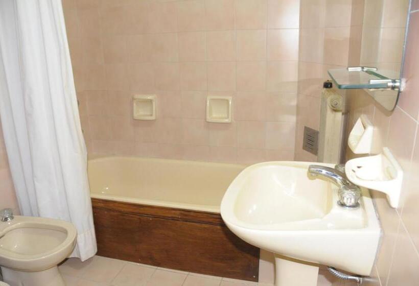 חדר לארבעה סטנדרטי עם מרפסת, Ayelen   Hotel De Montaña