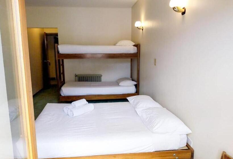 חדר לארבעה סטנדרטי עם מרפסת, Ayelen   Hotel De Montaña