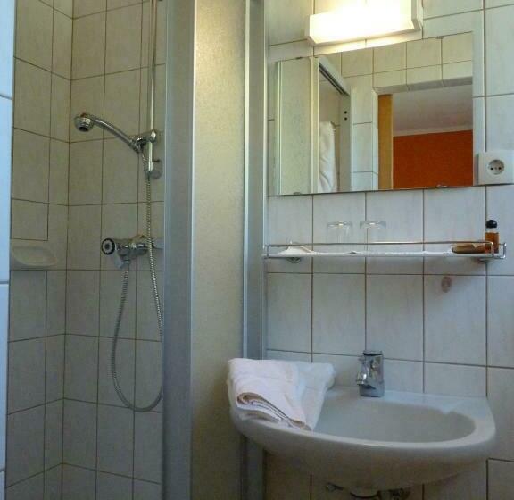 اتاق استاندارد با چشمانداز دریاچه, Pension Brönimann