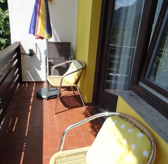 Standard studio with lake view, Pension Brönimann