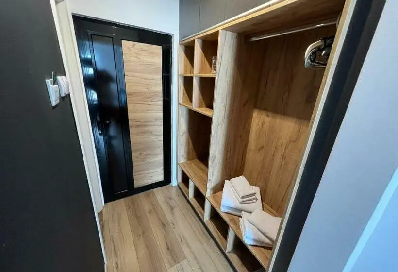 اتاق لوکس با تخت بزرگ, Business Hotel Prijedor