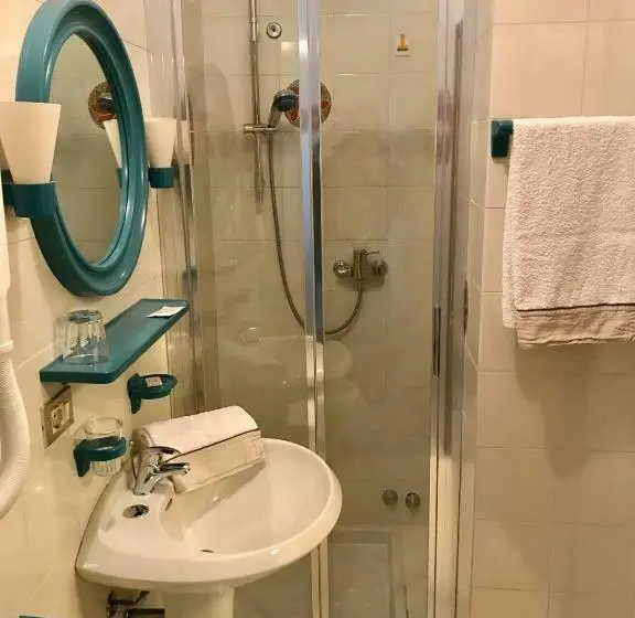 Standard Yhden Hengen Huone, Garnì Hotel Tignale, Gtsgroup