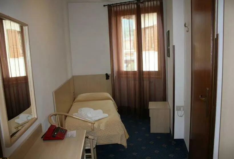 Standard Yhden Hengen Huone, Garnì Hotel Tignale, Gtsgroup