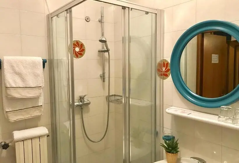 Standard Kolmen Hengen Huone, Garnì Hotel Tignale, Gtsgroup