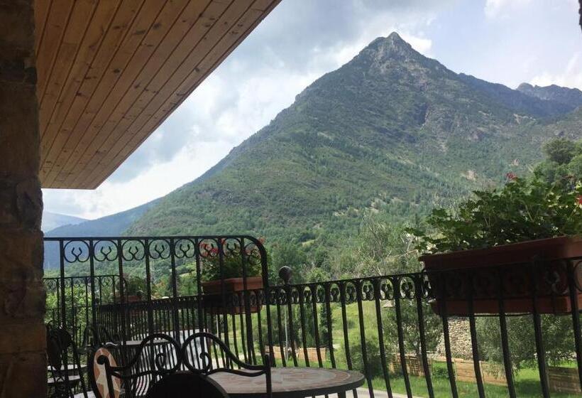 Standard Triple Room with Terrace, Eriste