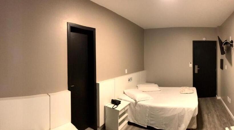 이코노미 트리플 룸, Negrini