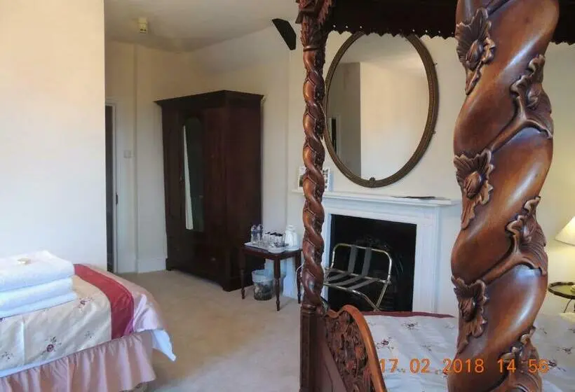 Family Room, Orchard House