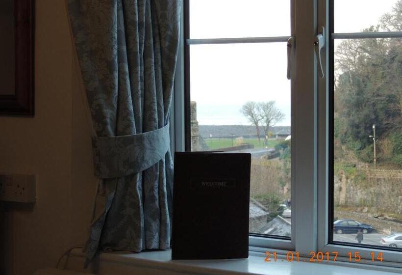 オーシャンビューファミリールーム, Orchard House