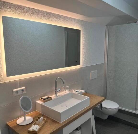 Suite with lake view, Seegarten