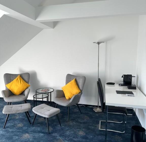 Suite with lake view, Seegarten