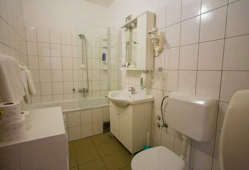 شقة غرفة نوم واحدة مطلة علي البحر مزوَّدة بشُرفة, Aparthotel Pecic