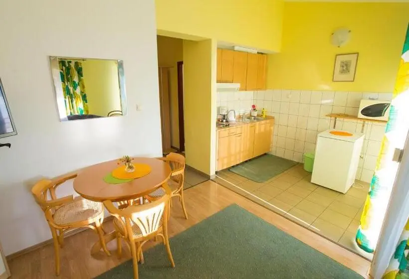 آپارتمان 1 خوابه با بالکن و چشمانداز دریا, Aparthotel Pecic