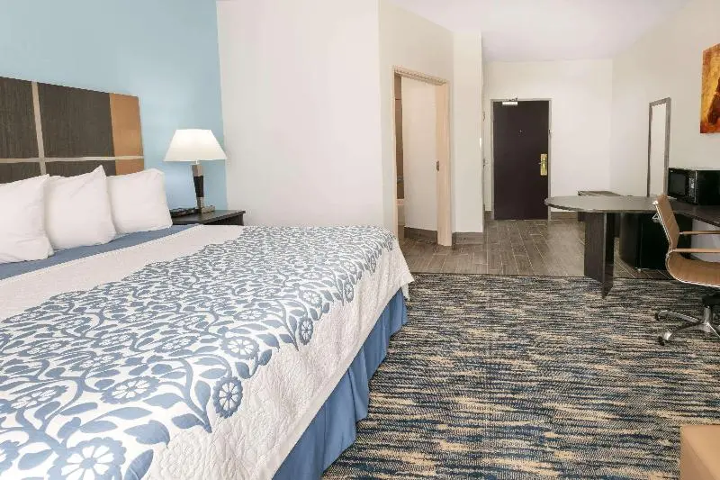 Standard-huone King-vuode, Days Inn & Suites By Wyndham Lubbock Medical Center