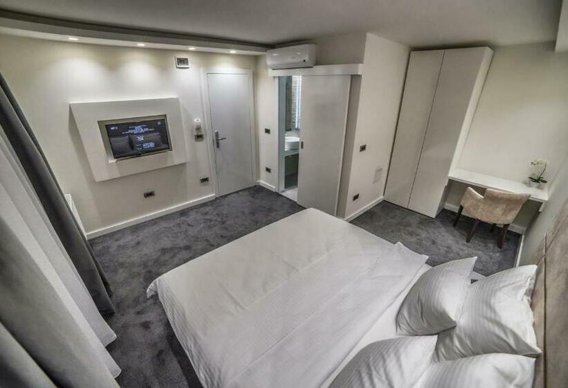 スタンダードルーム, Forty Two Block A