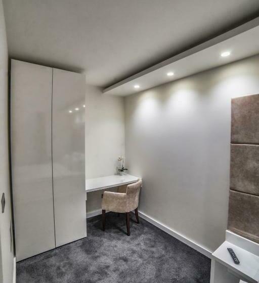 スタンダードルーム, Forty Two Block A