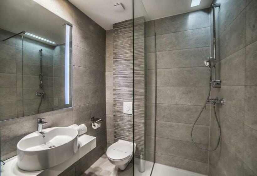 スタンダードルーム, Forty Two Block A