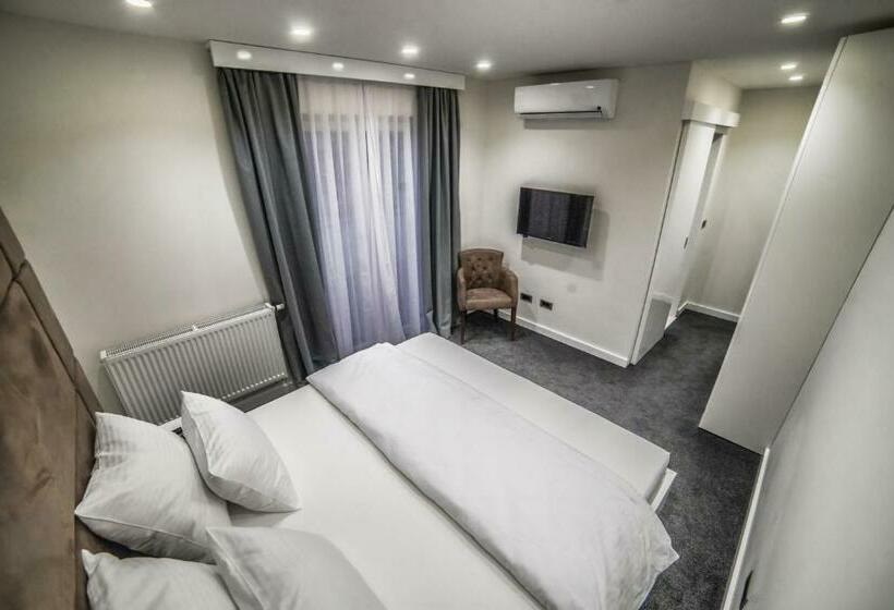 スタンダードルーム, Forty Two Block A