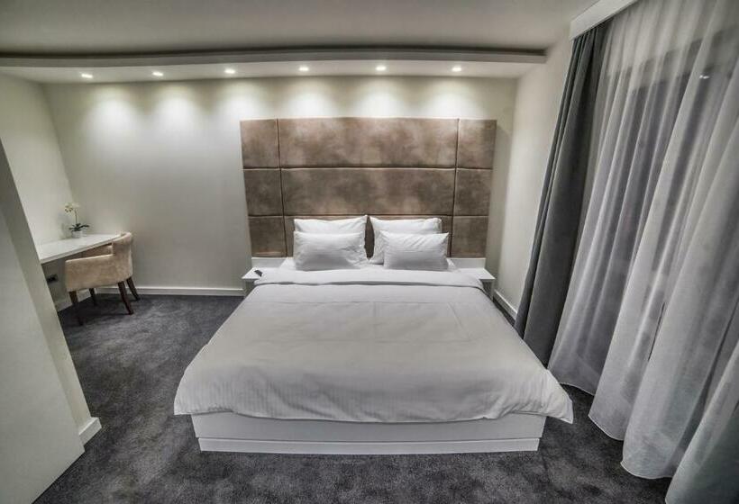 スタンダードルーム, Forty Two Block A