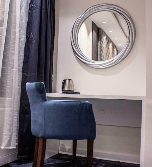 キングサイズベッドのデラックスルーム, Forty Two Block A