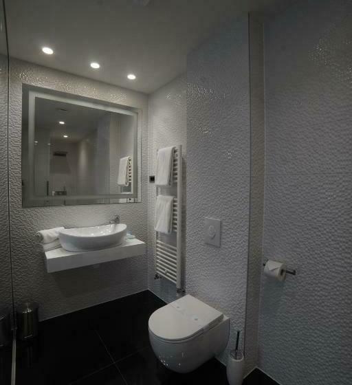 キングサイズベッドのスタンダードルーム, Forty Two Block A