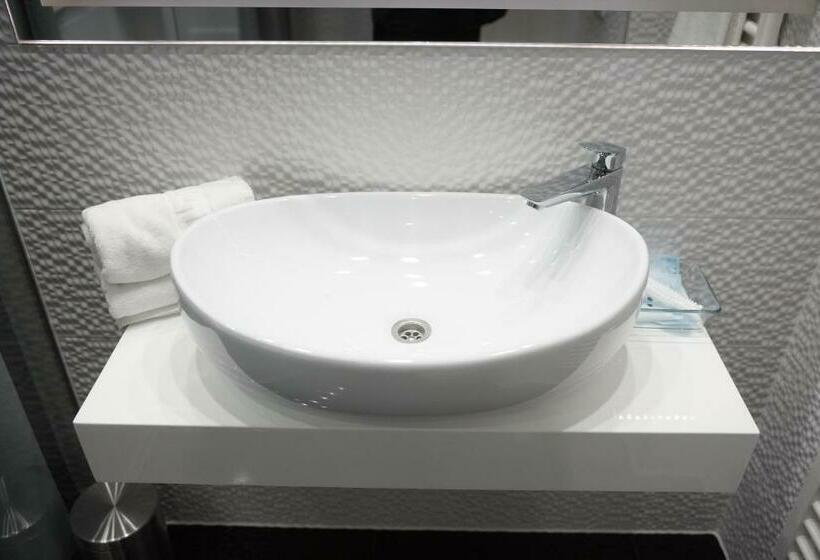 キングサイズベッドのスタンダードルーム, Forty Two Block A