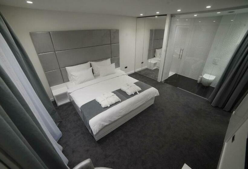 キングサイズベッドのスタンダードルーム, Forty Two Block A