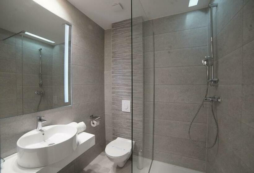 キングサイズベッドのスタンダードルーム, Forty Two Block A