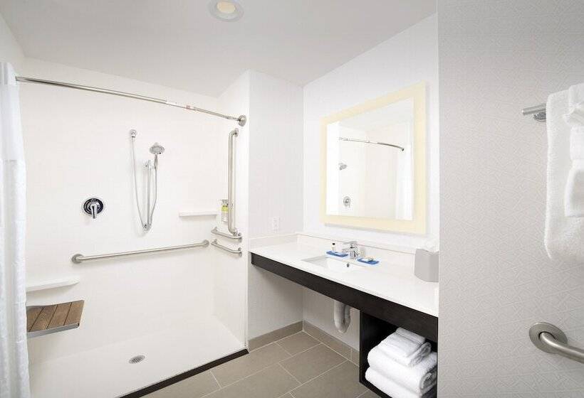 장애인을 위한 스위트, Holiday Inn Express & Suites   North Brunswick, An Ihg