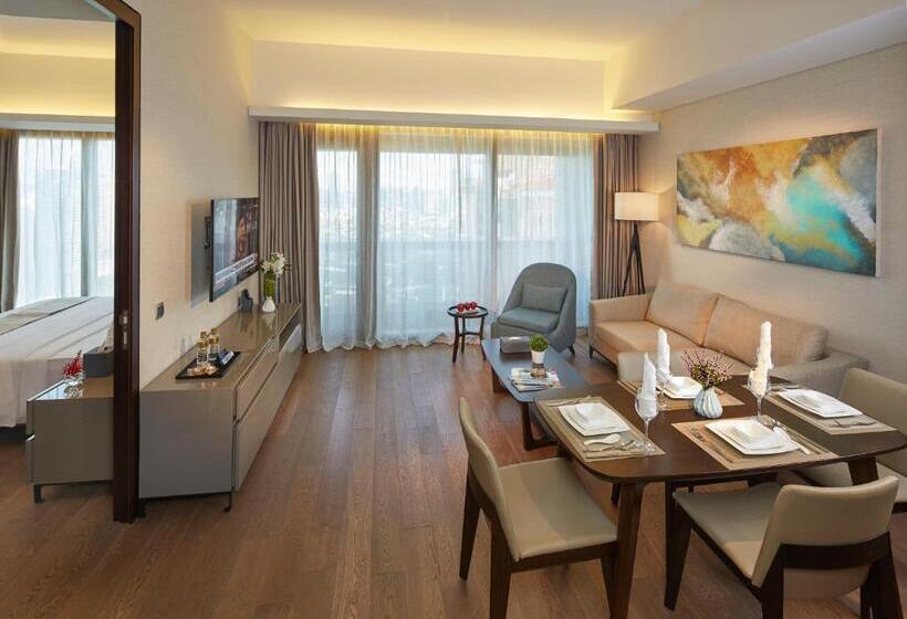 سوئیت 2 خوابه, I M