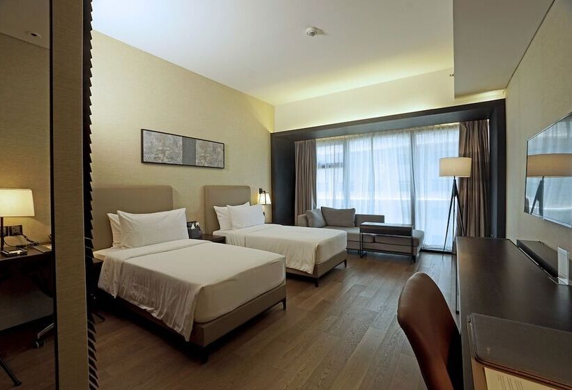 اتاق اجرایی, I M