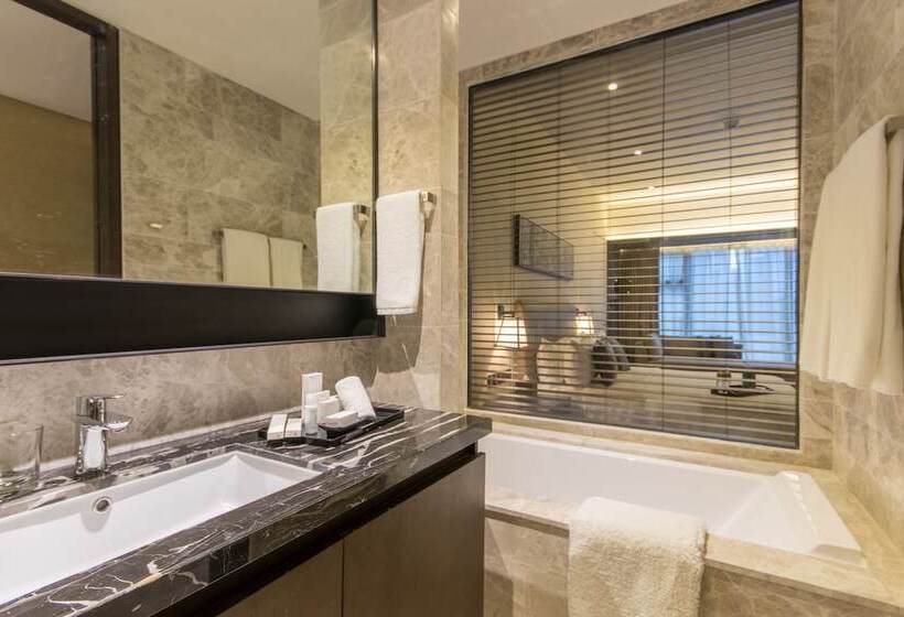 اتاق اجرایی, I M