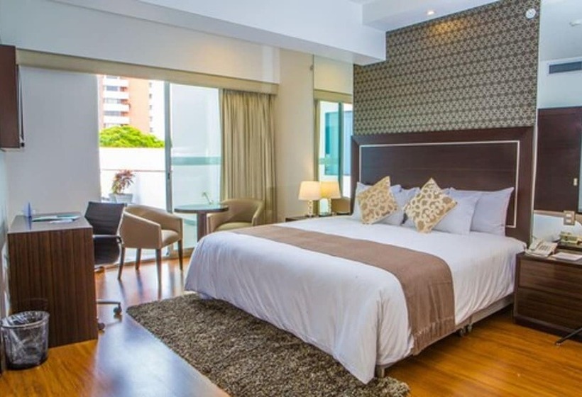 غرفة قياسية فردية, Jose Antonio Deluxe