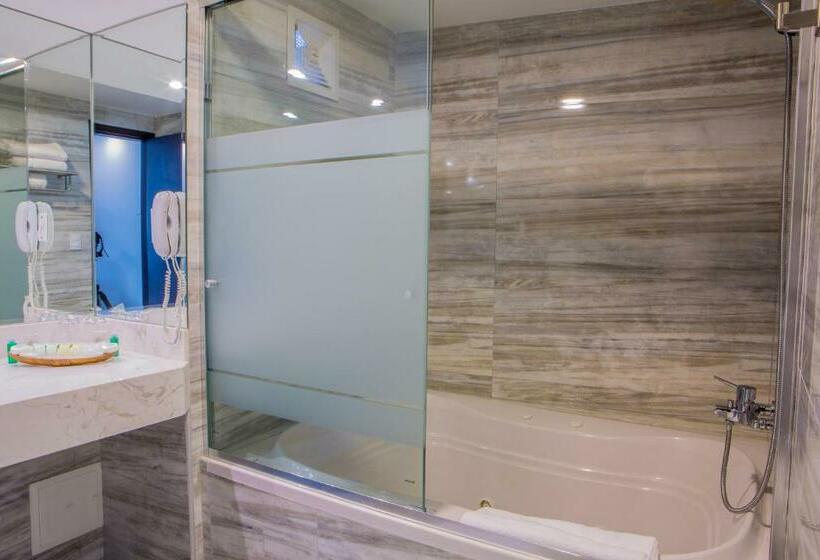 غرفة قياسية فردية, Jose Antonio Deluxe