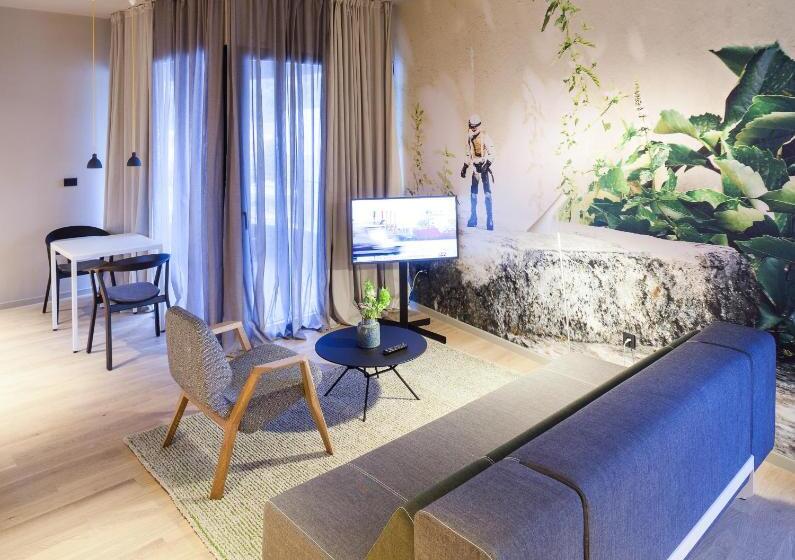 Deluxe Studio, One Suite