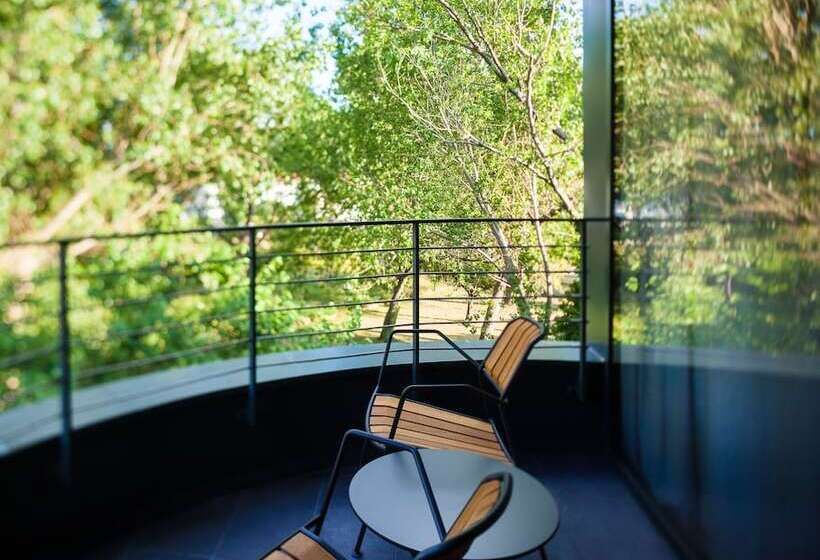 2 Bedroom Apartment Garden View, One Suite