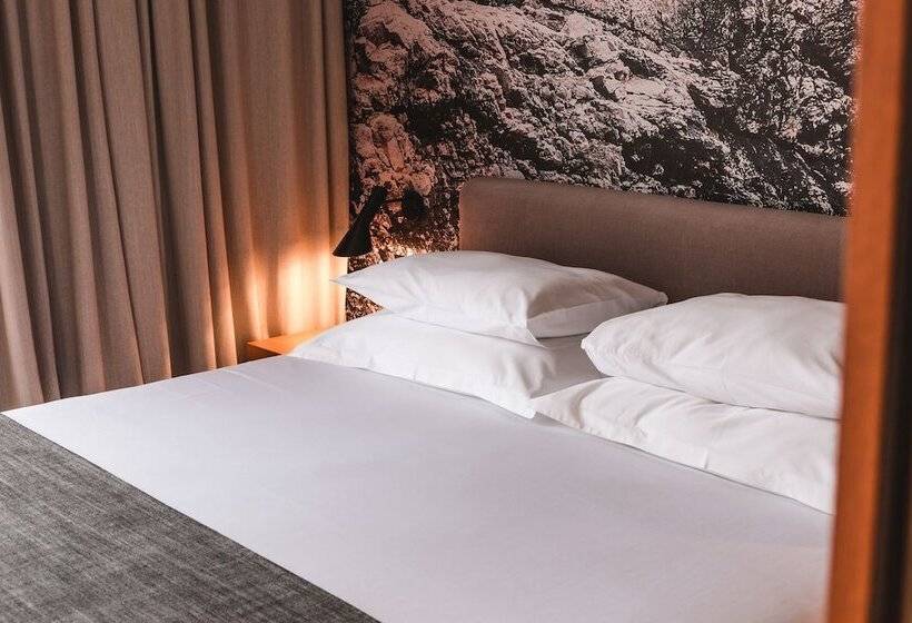 2 Bedroom Apartment Garden View, One Suite