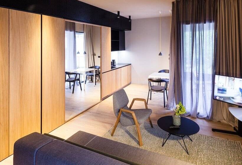Студио Стандарт Вид на Сад, One Suite