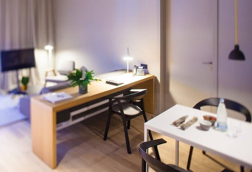 2 Bedroom Apartment Garden View, One Suite