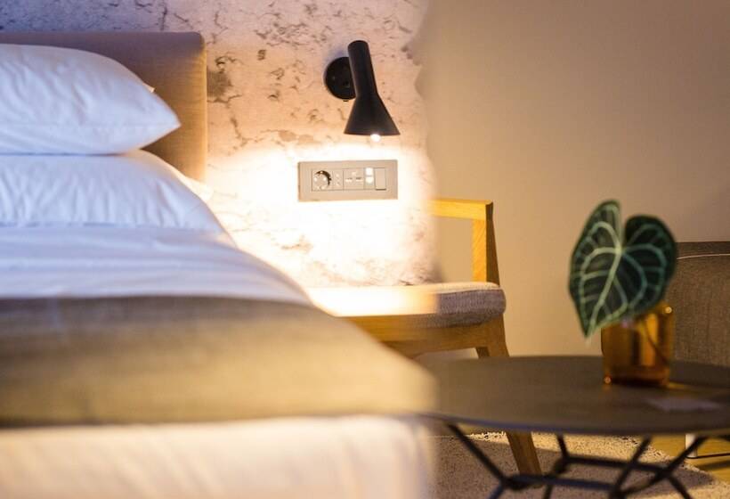 2 Bedroom Apartment Garden View, One Suite