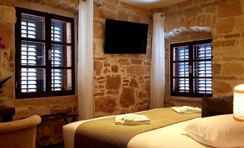 デラックスルーム, San Teodoro