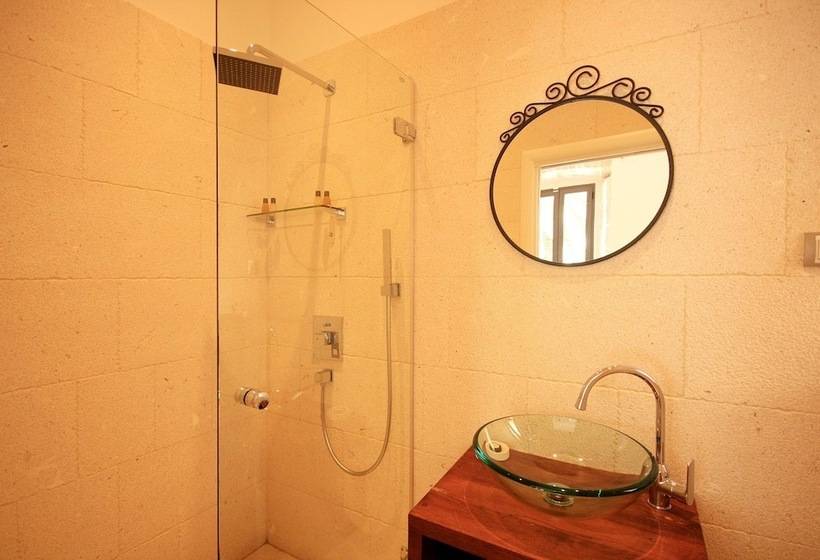 חדר קומפורט, San Teodoro