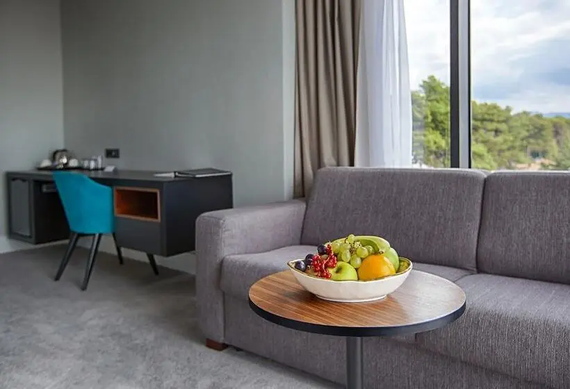 オーシャンビューシニアスイート, Marvie Hotel & Health