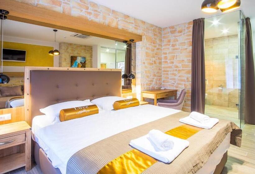 디럭스 트리플 룸, Luksuzne Sobe Luce