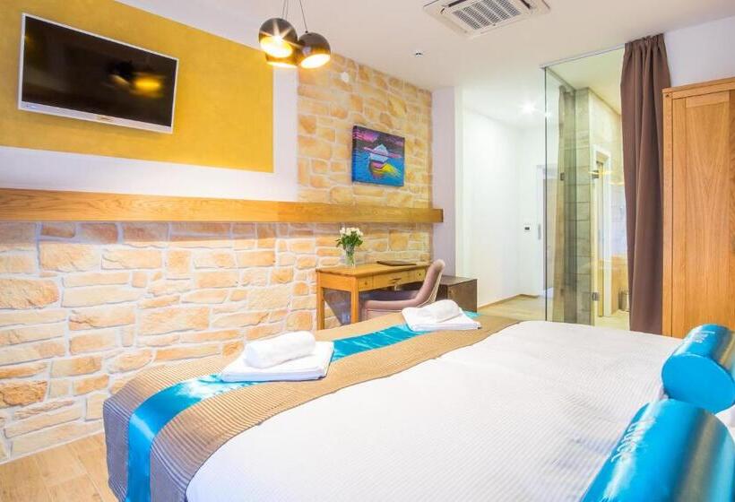 발코니 디럭스 룸, Luksuzne Sobe Luce