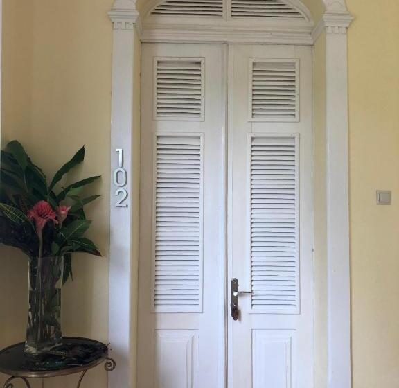 سوییت جونیور با چشمانداز دریا, Belo Monte Hotel And Museum