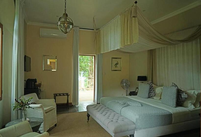 سوییت جونیور با چشم‌انداز دریا, Belo Monte Hotel And Museum